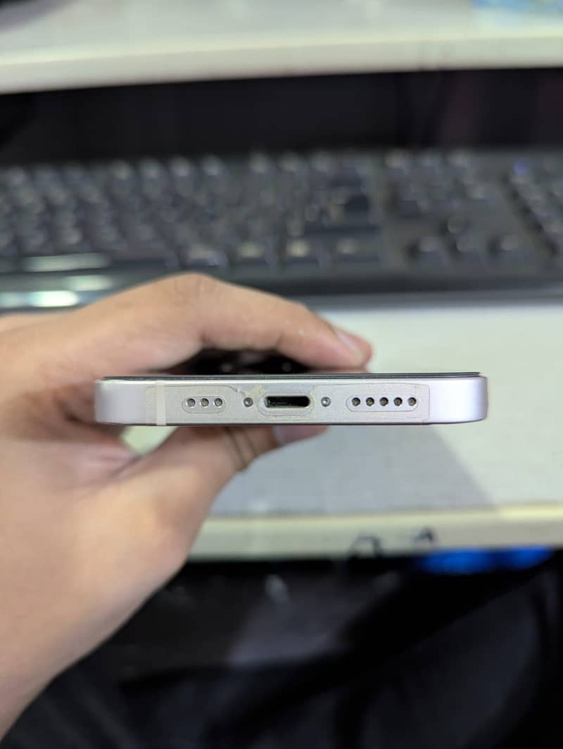 Apple iPhone 13 2