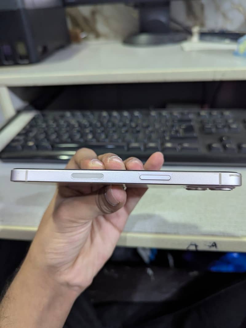 Apple iPhone 13 4