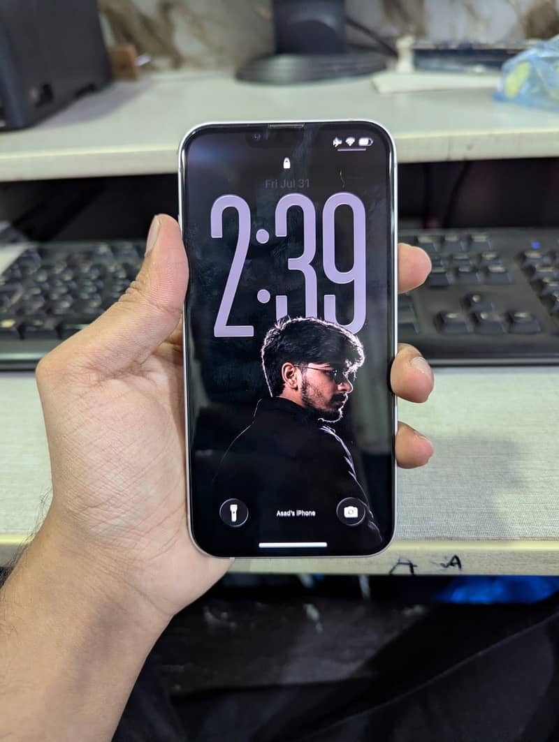 Apple iPhone 13 5