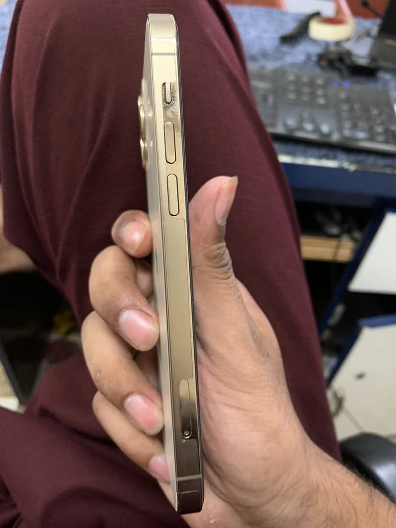 Apple iPhone 12 Pro 2