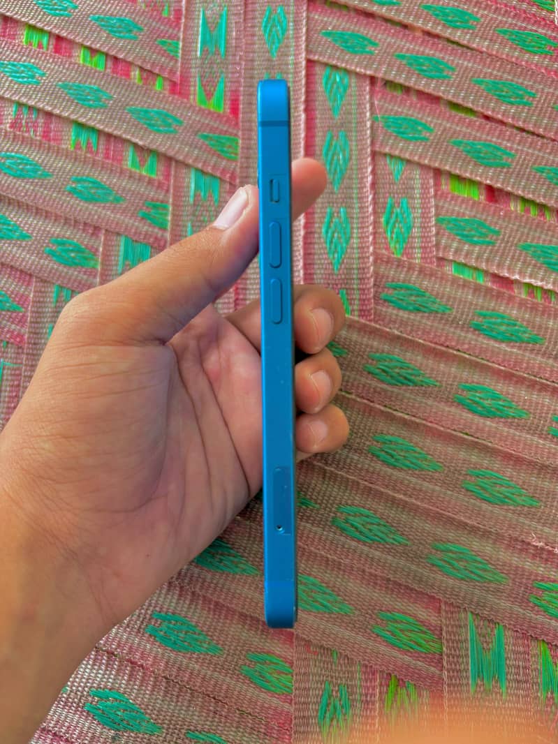 Apple iPhone 13 2