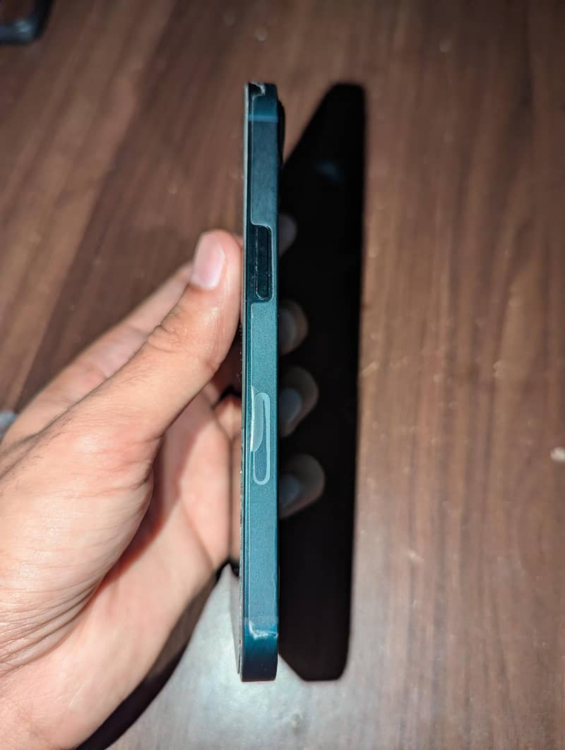 Apple iPhone 13 2