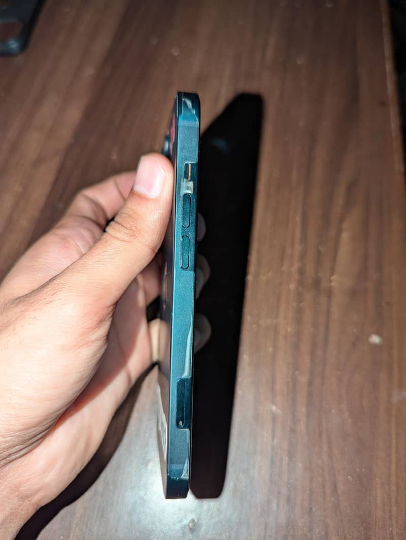 Apple iPhone 13 4