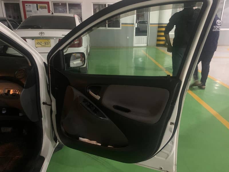 Toyota Vitz 2004 10