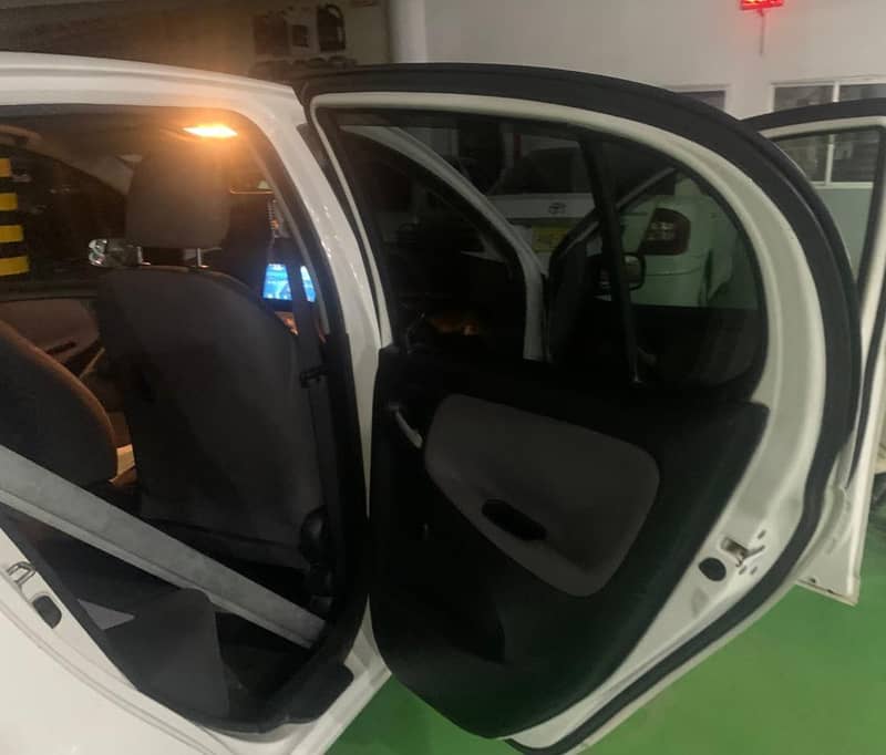 Toyota Vitz 2004 11