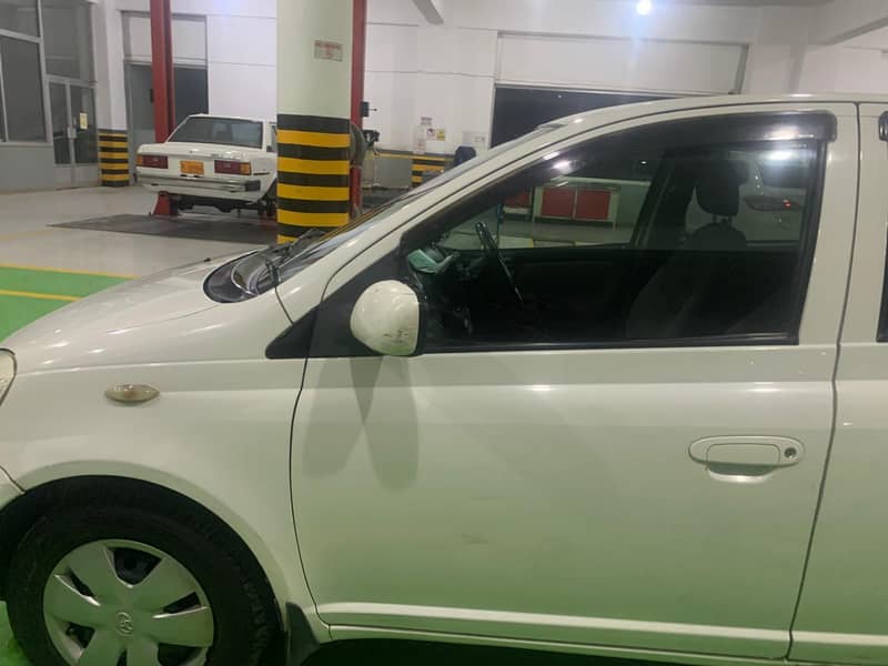 Toyota Vitz 2004 13