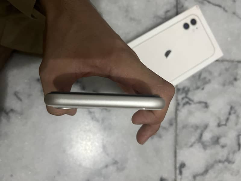 Apple iPhone 11 7