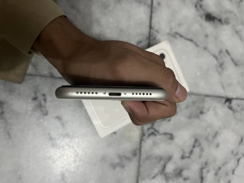 Apple iPhone 11 8
