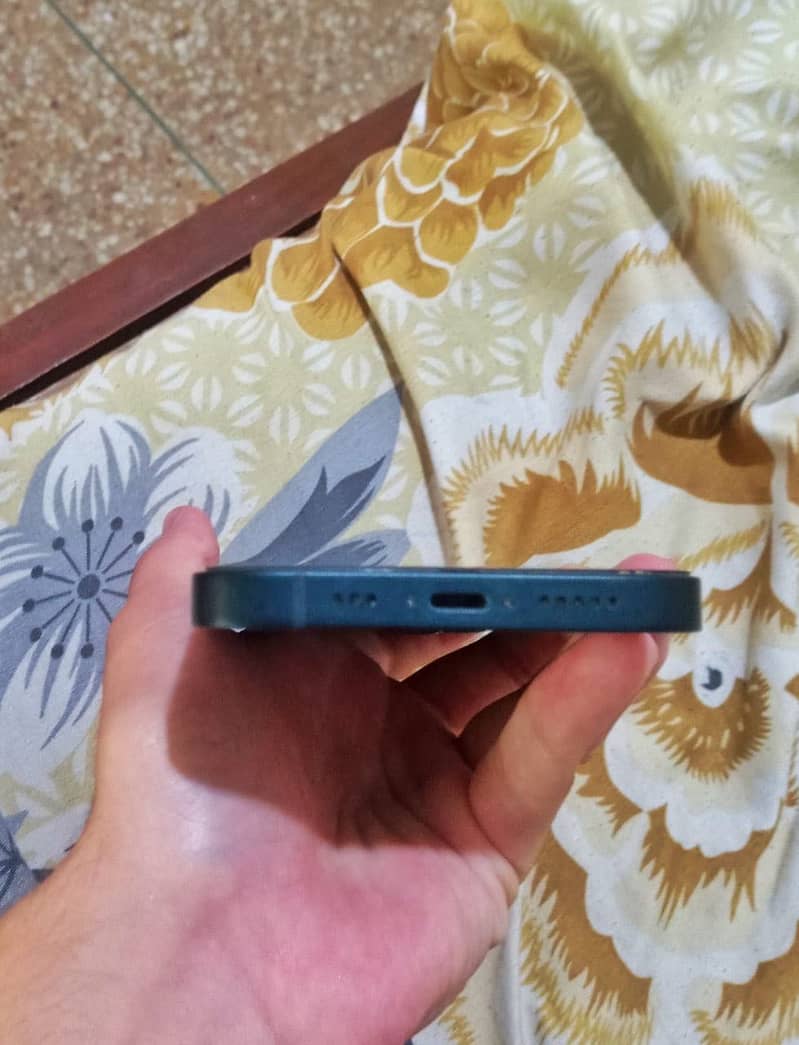 Apple iPhone 14 3