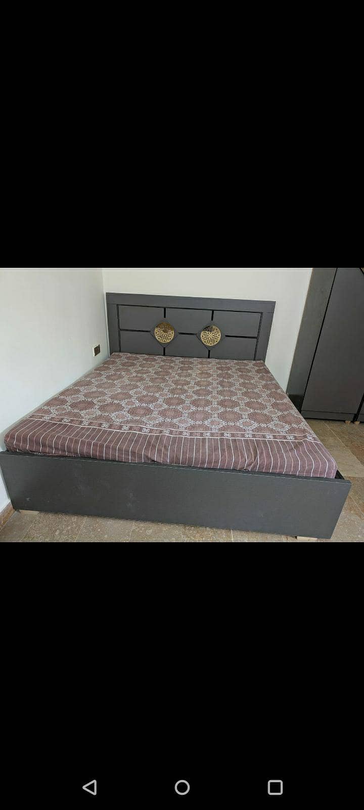 Urgently Selling a bedset 0