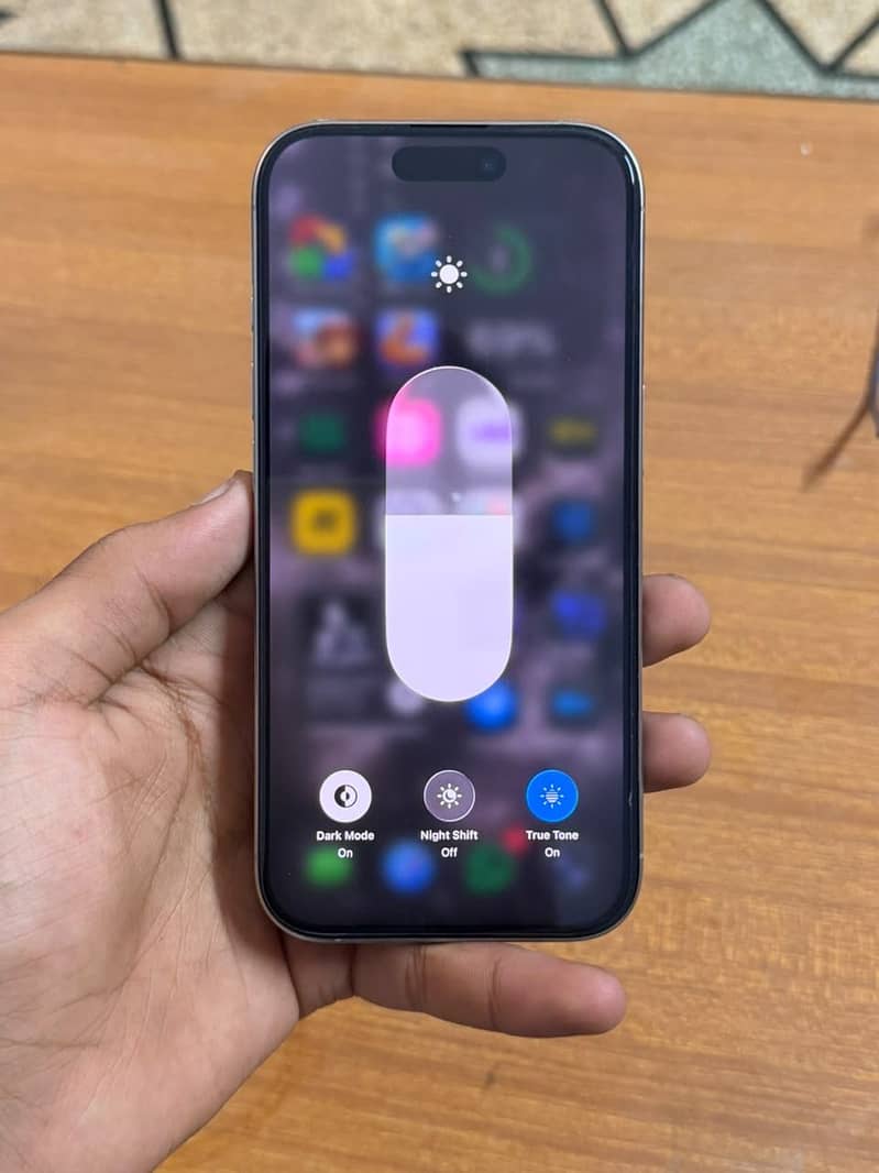 Apple iPhone 16 Pro 2