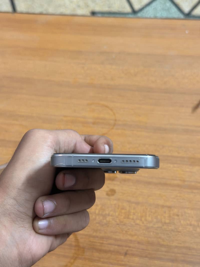 Apple iPhone 16 Pro 5