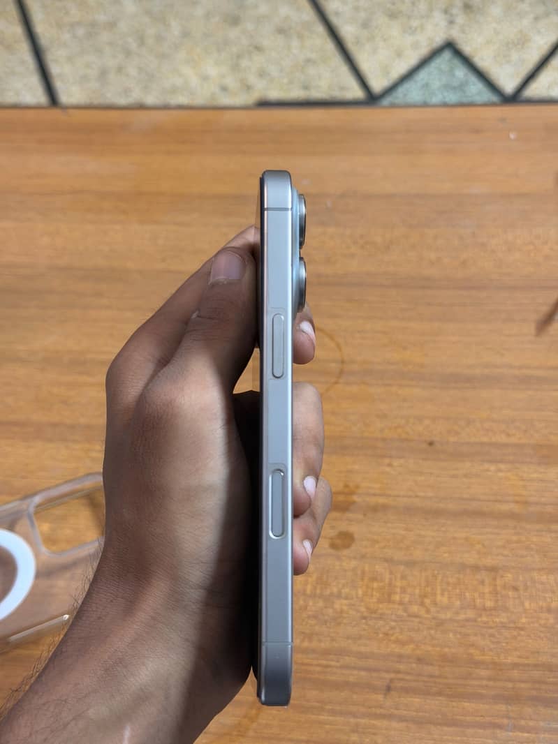Apple iPhone 16 Pro 6
