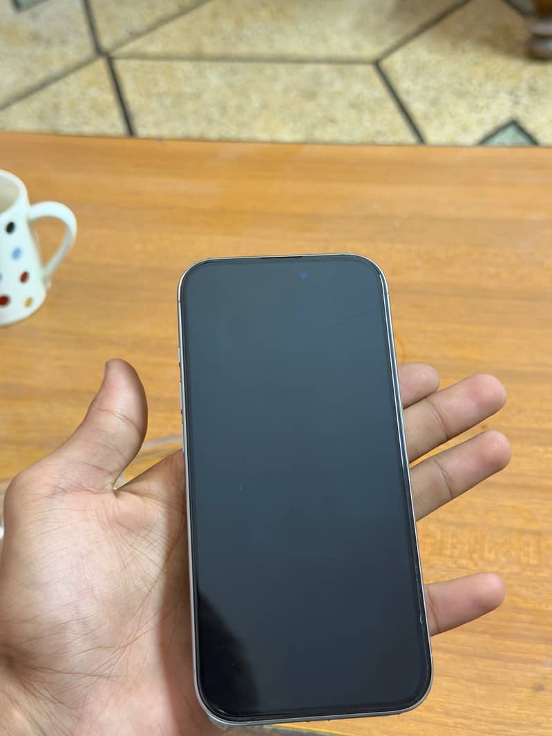 Apple iPhone 16 Pro 8
