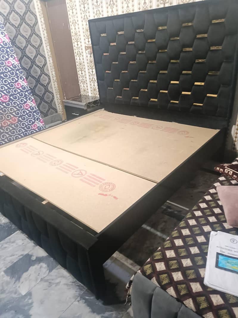 black bed good confition comfortable 0