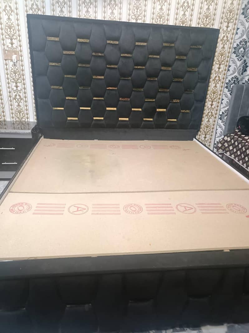 black bed good confition comfortable 3