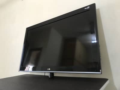 44 Inches KMC TV for sale