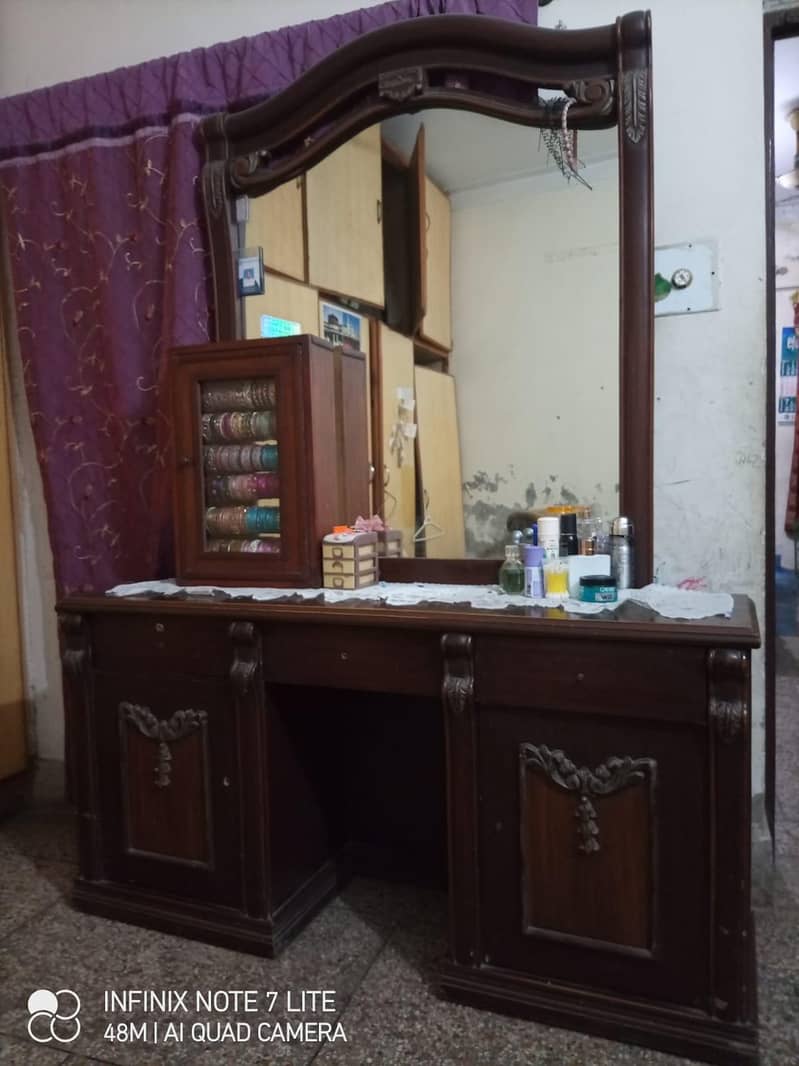 dressing table 0