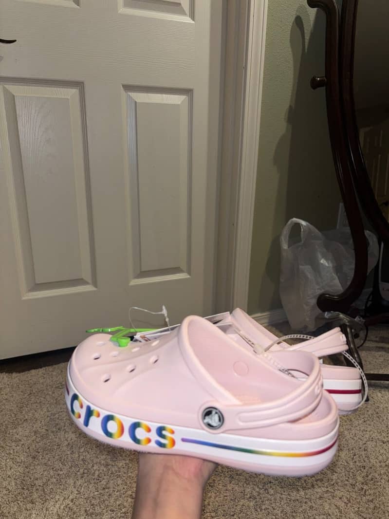Crocs 5
