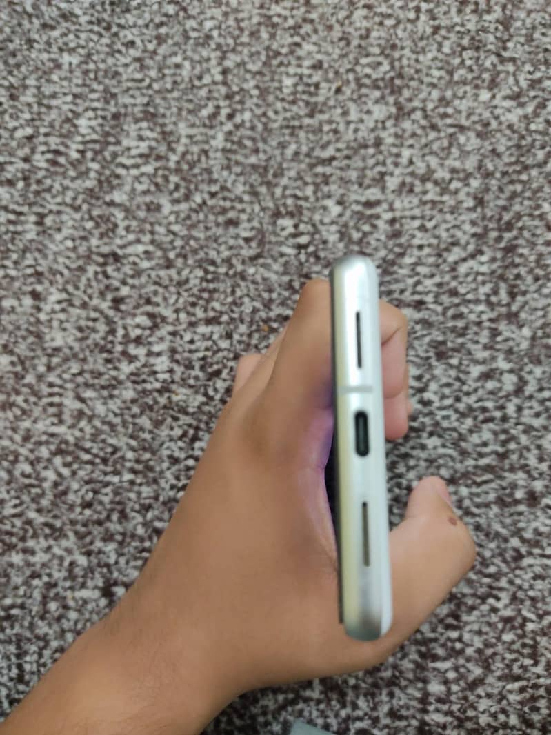 Google Pixel 7 4