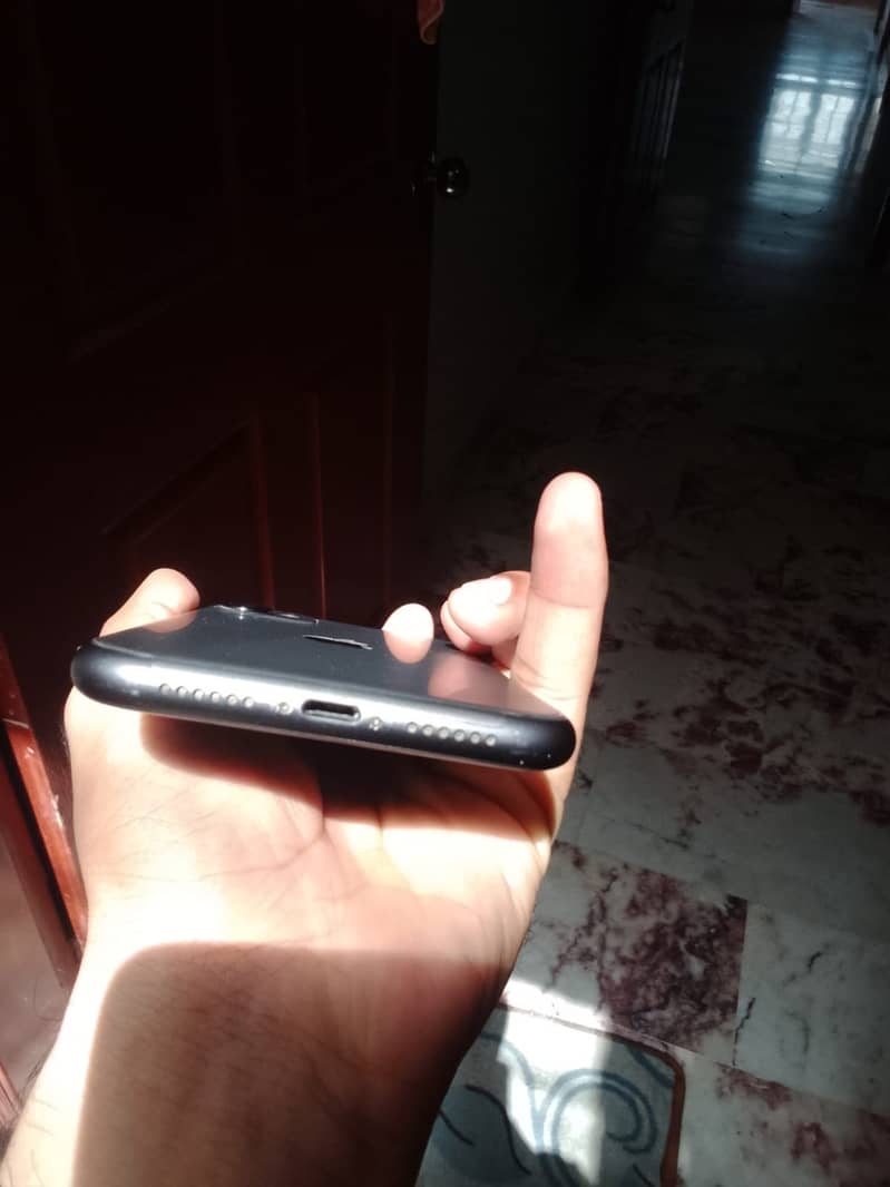 Apple iPhone 11 3