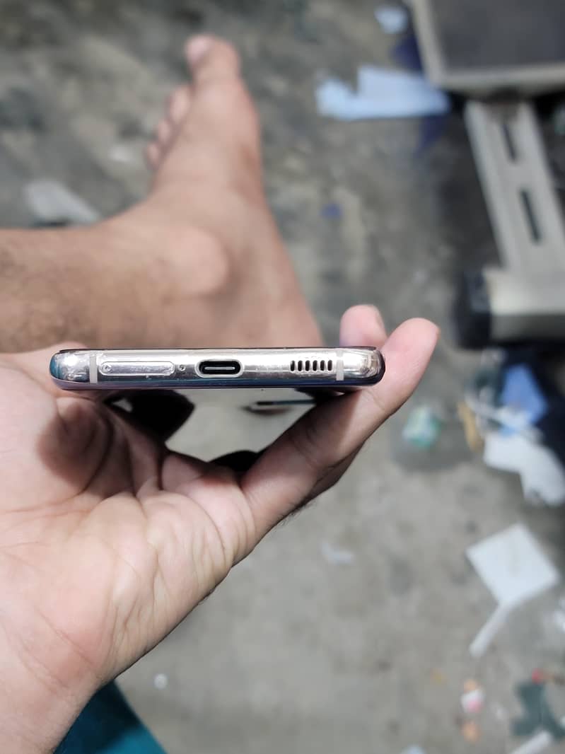 Samsung Mobile S21 4