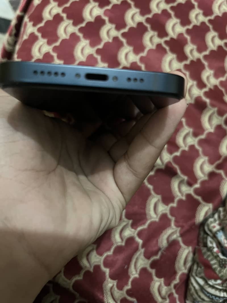 Apple iPhone 13 4