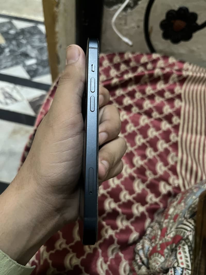 Apple iPhone 13 7