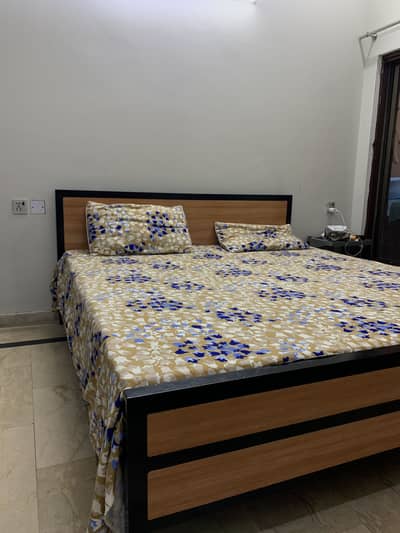 King sized Iron bed