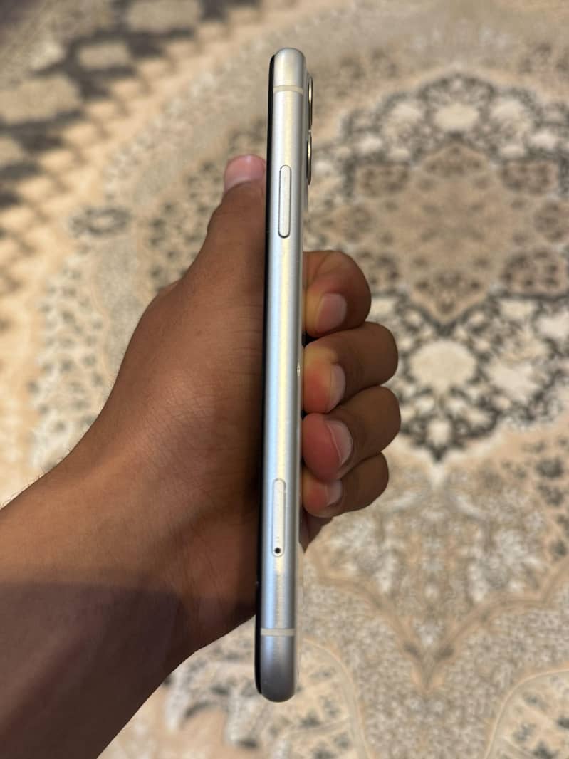 Apple iPhone 11 3