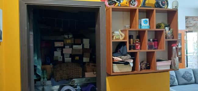 C type second floor flat for sale in g-11 Islamabad