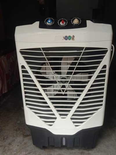 urgent sale karna hai New condition only one year use 03079652852 call