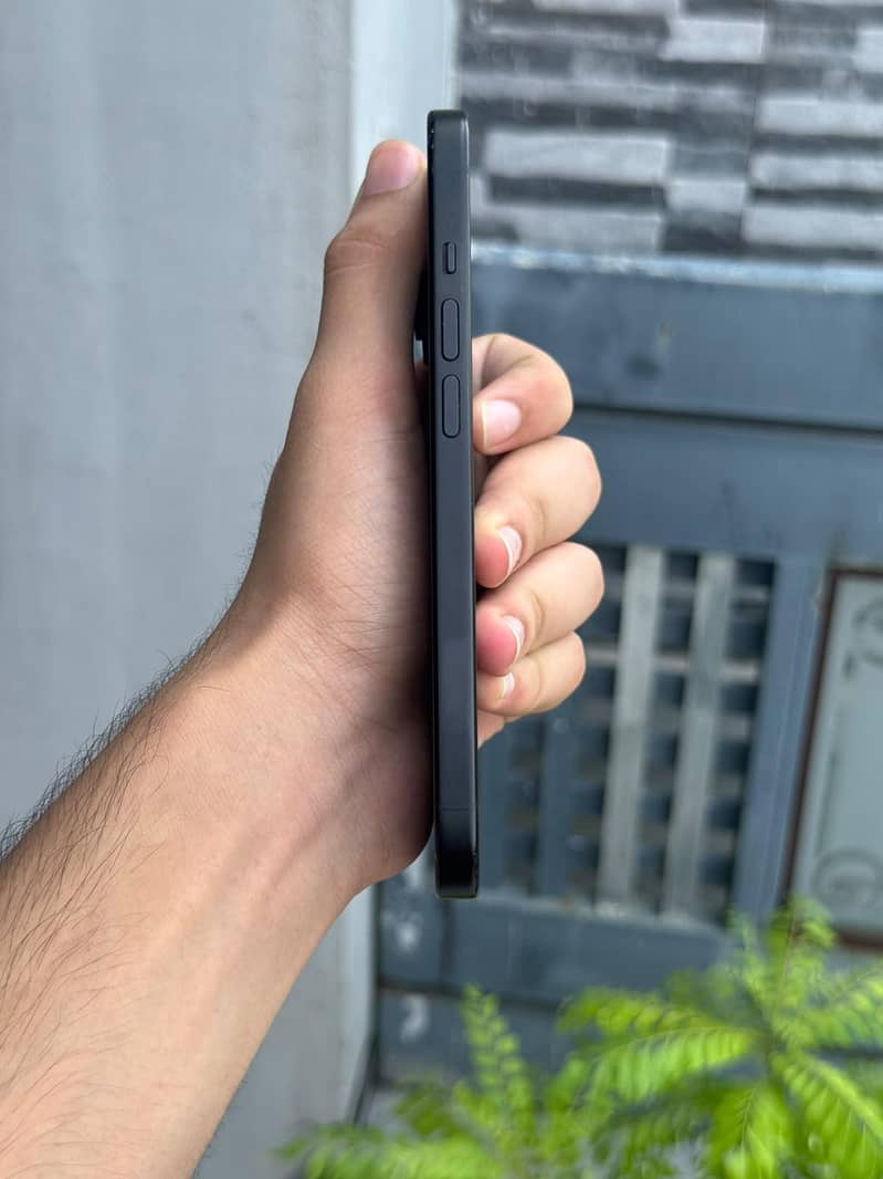 Apple iPhone 15 3