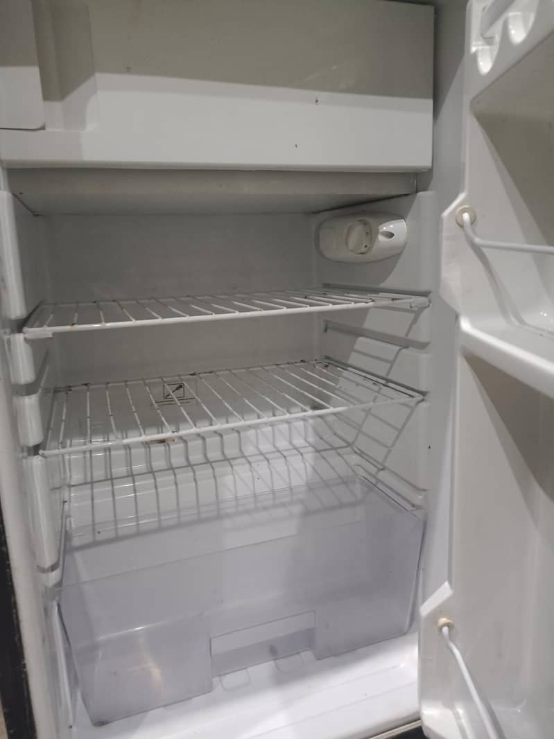Dawlance Mini Refrigerator 1