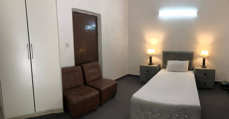 Single Room Paying Guest Accommodation Comfortable & Secure 6
