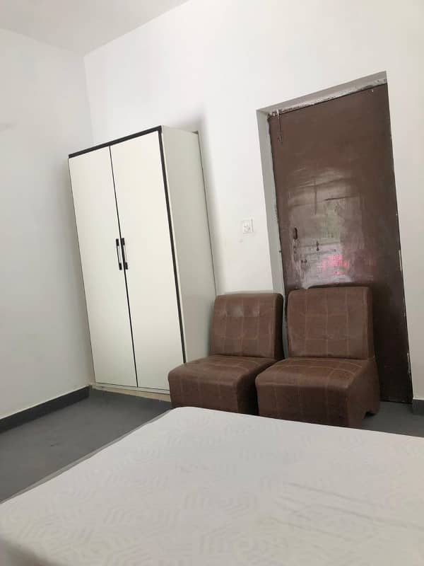Single Room Paying Guest Accommodation Comfortable & Secure 7