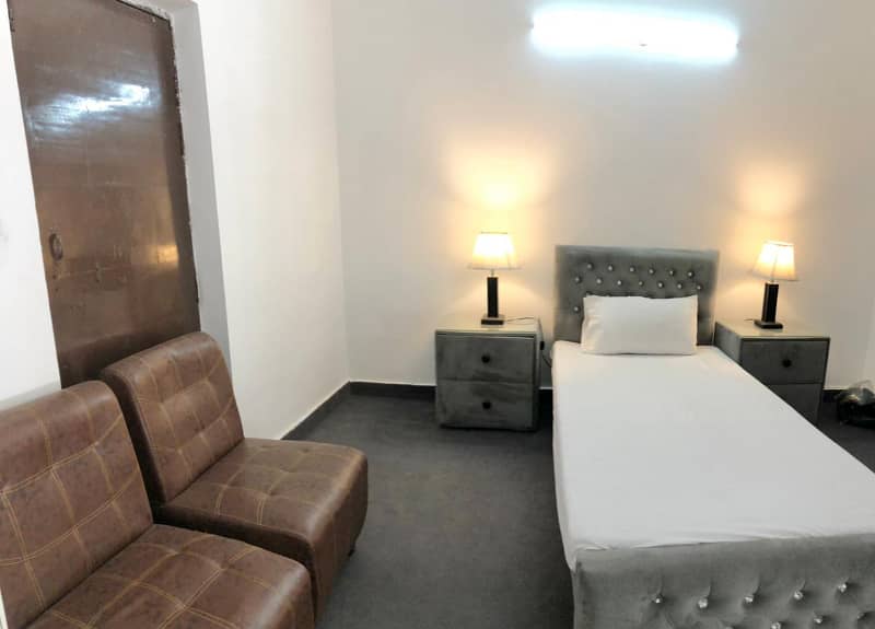 Single Room Paying Guest Accommodation Comfortable & Secure 8