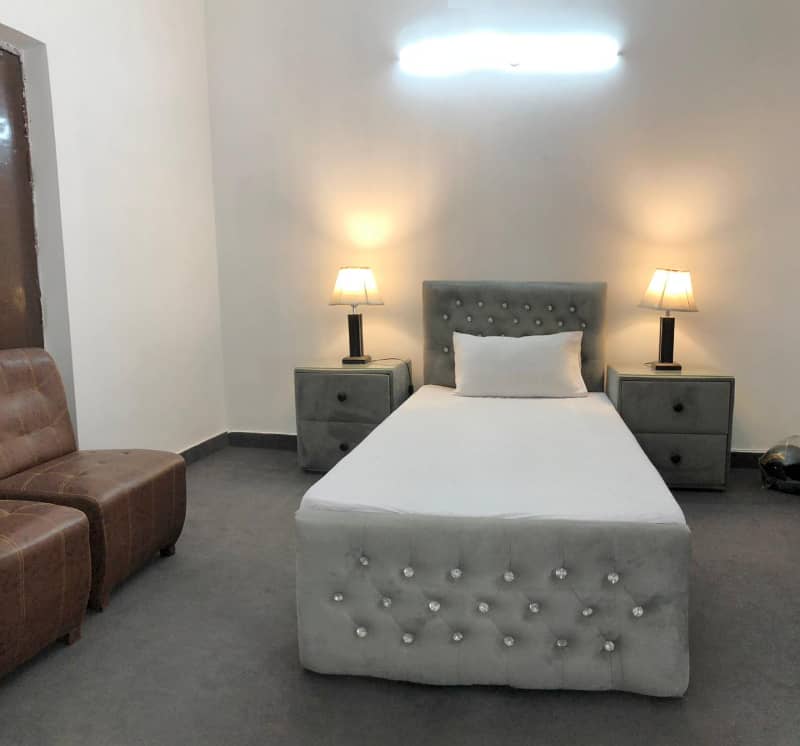 Single Room Paying Guest Accommodation Comfortable & Secure 15