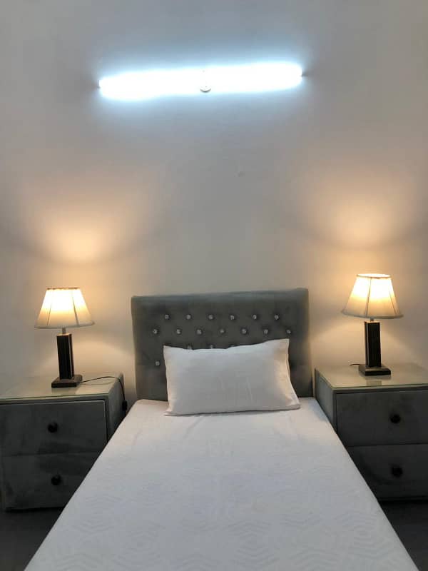 Single Room Paying Guest Accommodation Comfortable & Secure 19