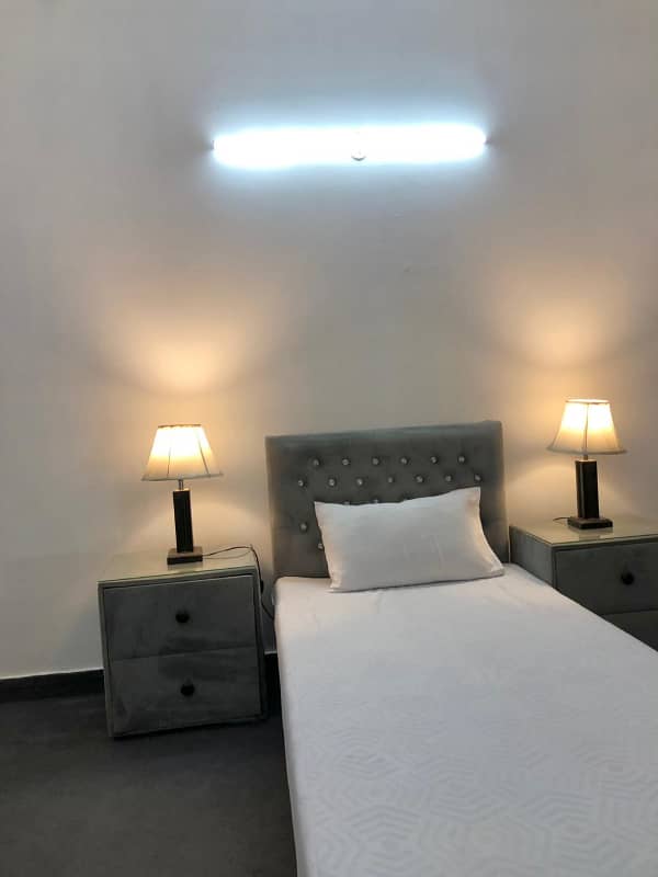 Single Room Paying Guest Accommodation Comfortable & Secure 20