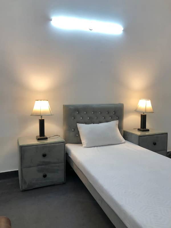 Single Room Paying Guest Accommodation Comfortable & Secure 21