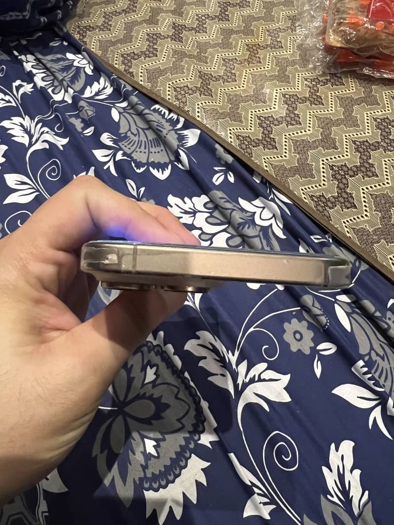 Apple iPhone 16 Pro Max 1
