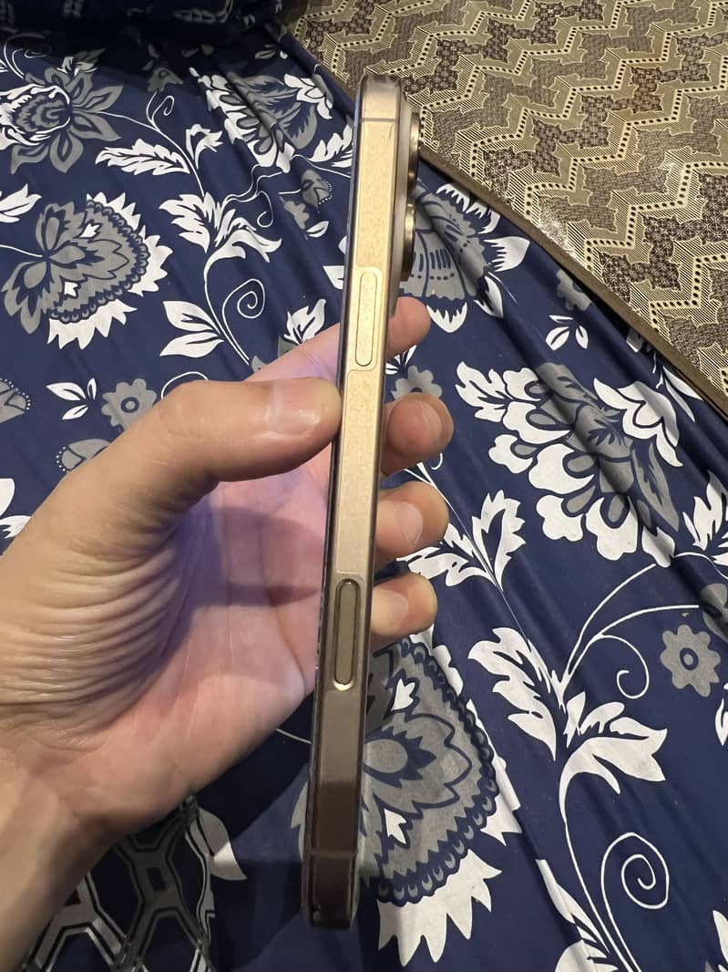 Apple iPhone 16 Pro Max 3