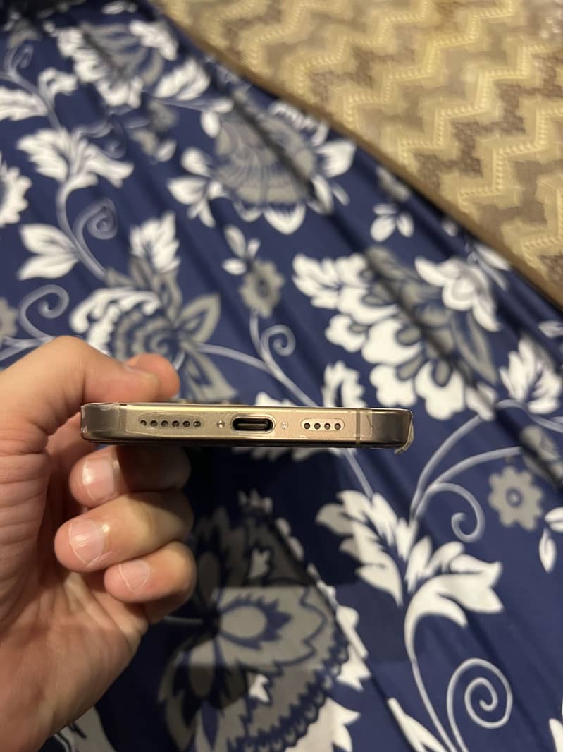 Apple iPhone 16 Pro Max 5