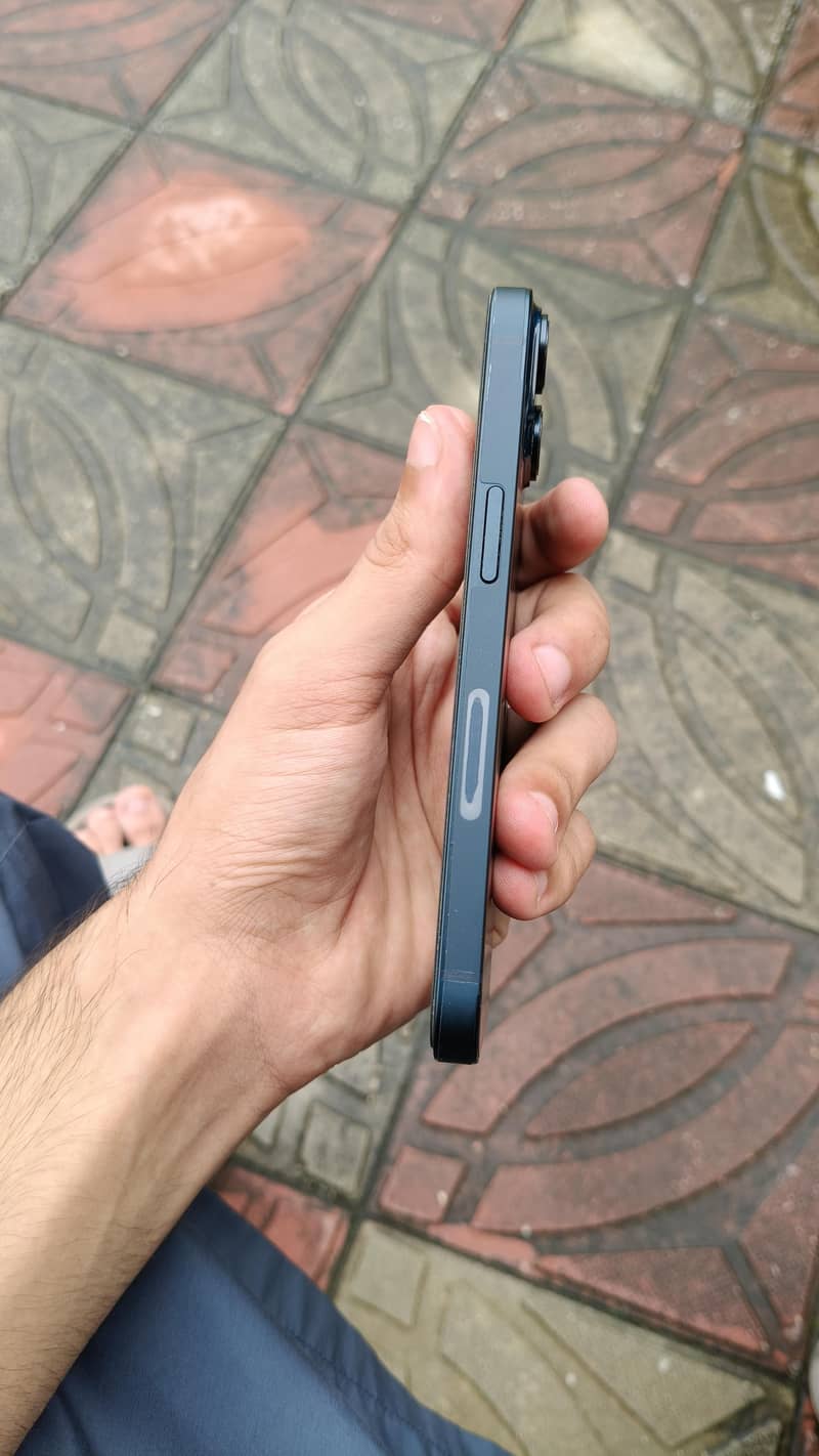 Apple iPhone 14 3