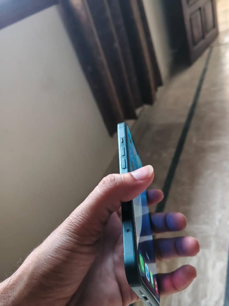 Apple iPhone 13 3