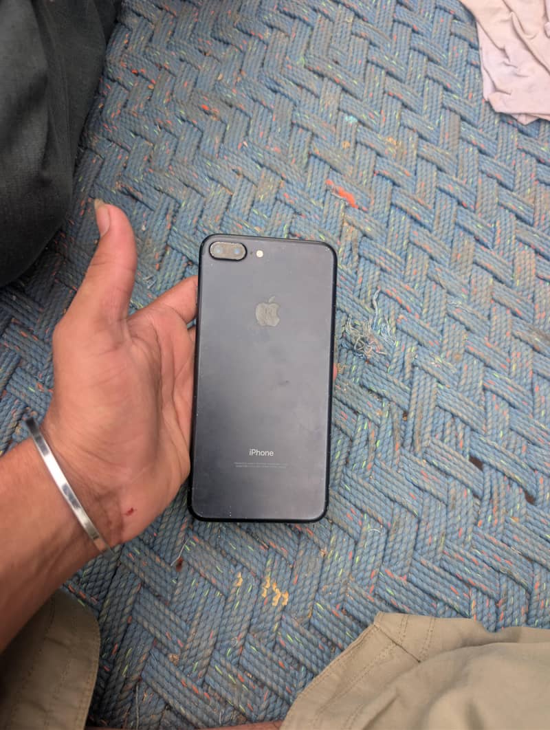 Apple iPhone 7 Plus 2