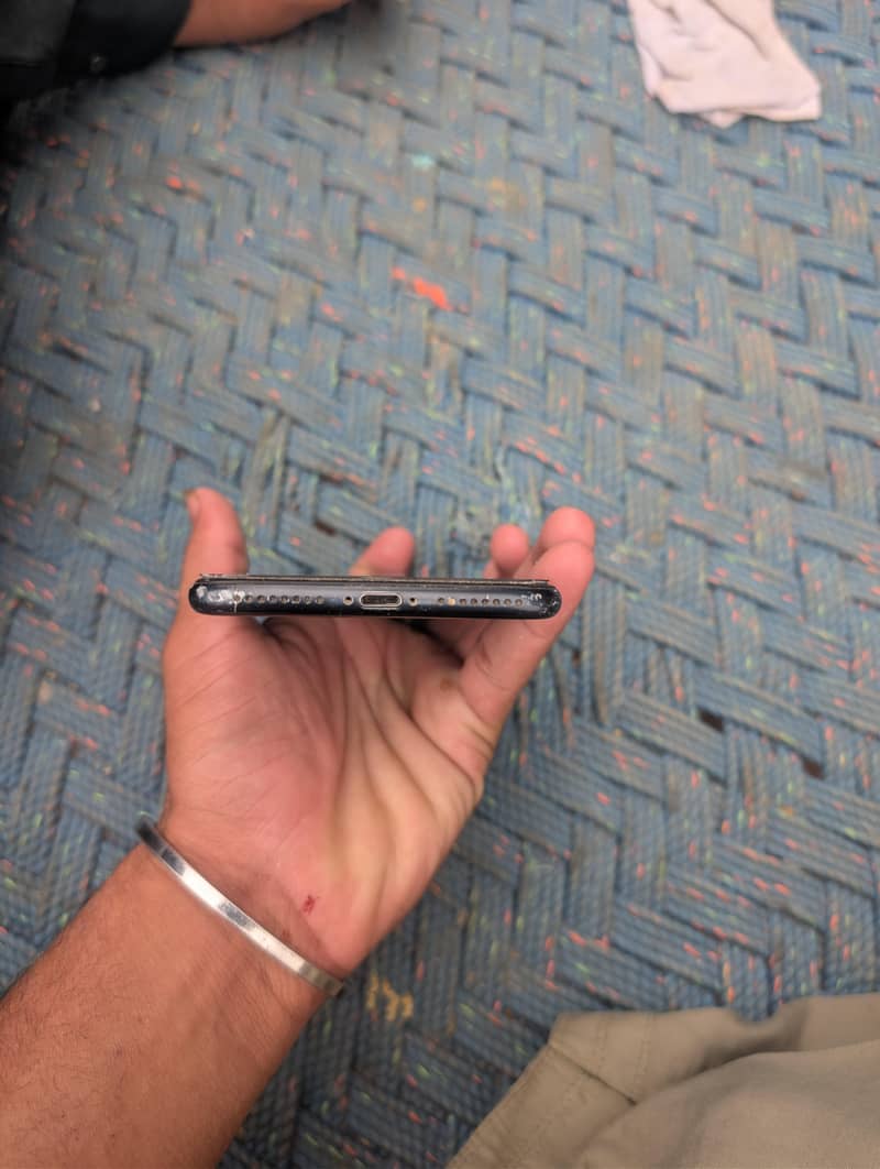 Apple iPhone 7 Plus 4