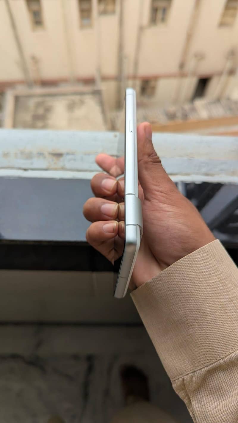 Google Pixel 7 4