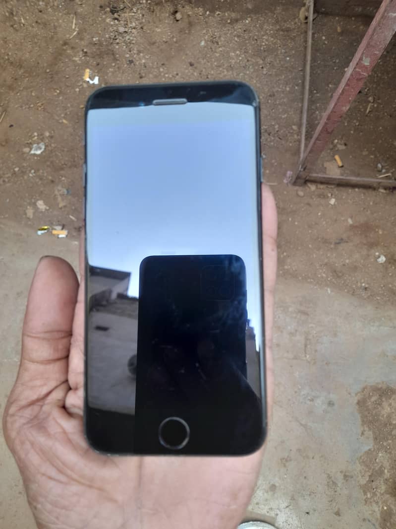 Apple iPhone 7 0